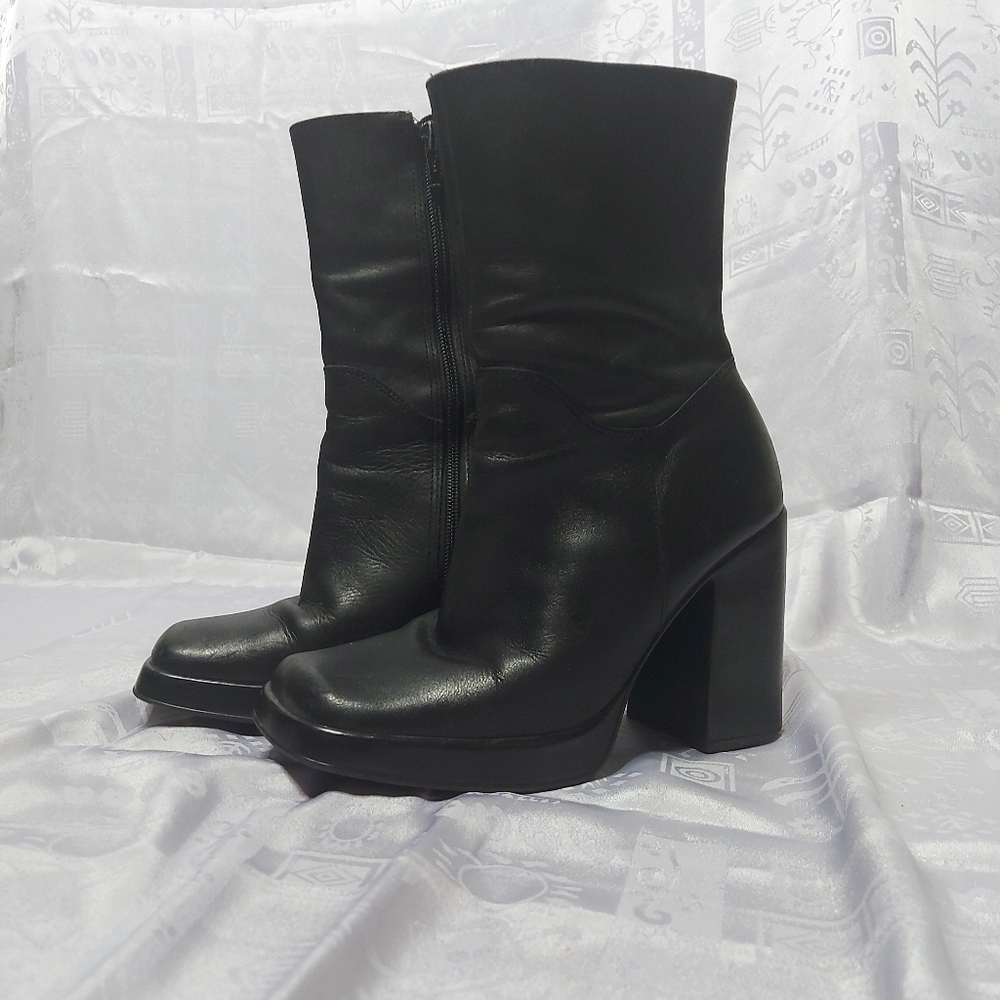 Vintage 90s Steve Madden boots genuine leather